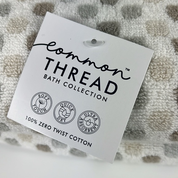 Common Thread Bath Towel Set Cream Gray Tan Dot Striped 100% Cotton 2 pc NEW - Picture 2 of 8